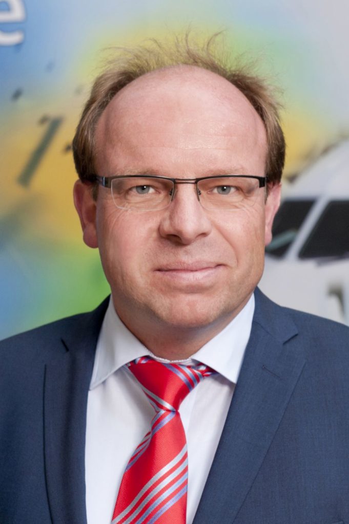RA Burkhard Räcker, Geschäftsführer